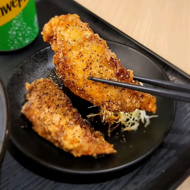 手羽中揚 (胡椒風味)