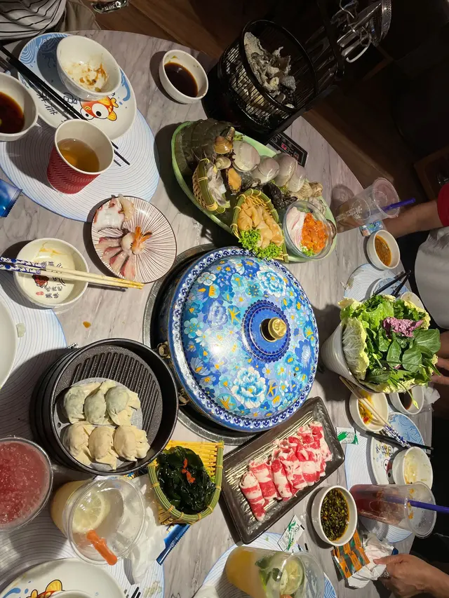 非常豐富的打邊爐! 所有邊爐配料都可以無限添加的!