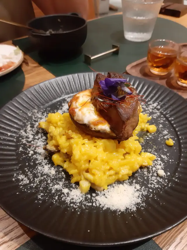 Dinner Set 香煎鵝肝紅花大啡菇意大利飯 $368
啡菇厚切又Juicy, 有驚喜! 意大利飯都好食～