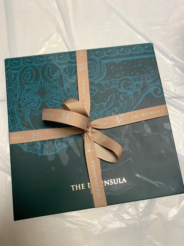 蛋糕包裝都是裝潢的墨綠色💕