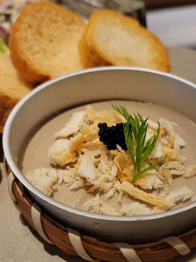 罐頭雞肝醬芭菲多士