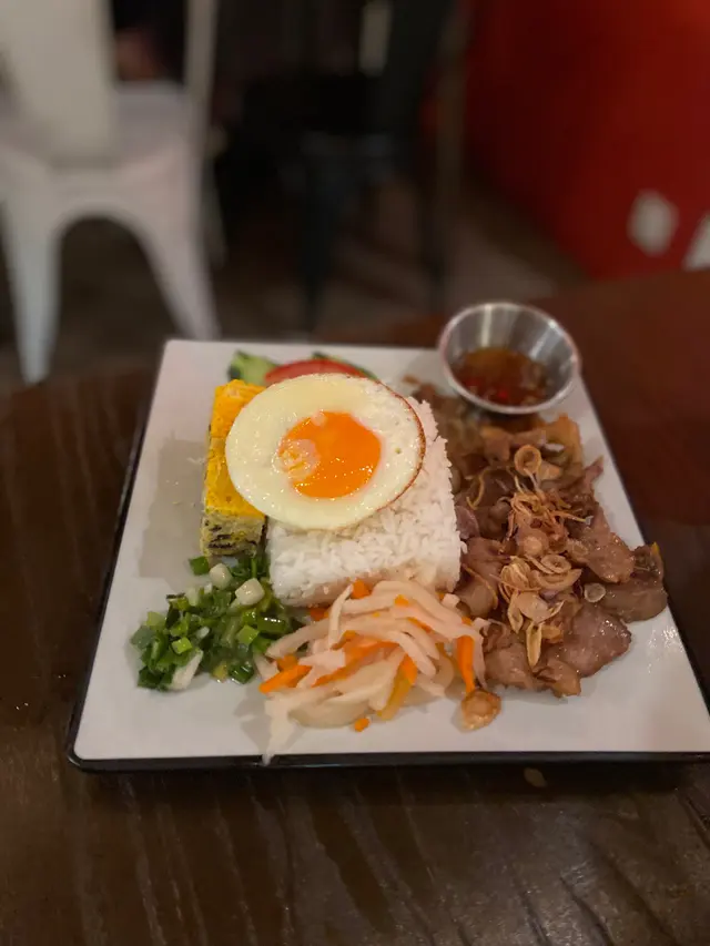 越式香茅豬肉飯🐽配特式蛋餅🥞 