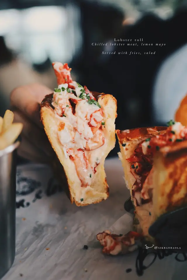 份量絕不馬虎,餡料直插麵包的底部!