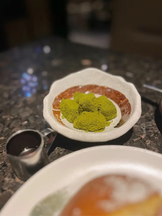 抹茶蕨餅伴黑蜜糖醬