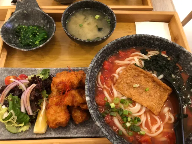 吉列豬扒蕃茄湯烏冬