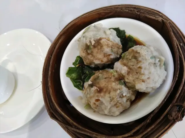 時菜鯪魚球