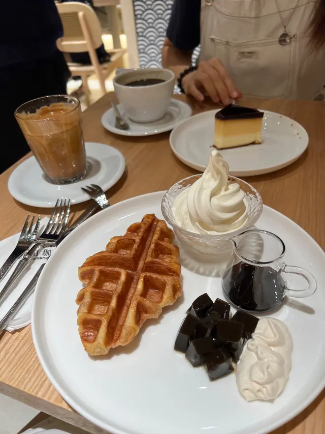 Croffle with Jin Xuan Tea Jelly and 8.0 Hokkaido Milk Soft Serve