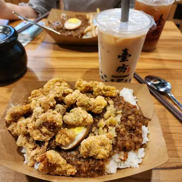 盐酥鸡肉饭及珍珠奶茶