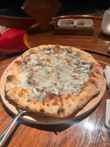 Trffule  pizza