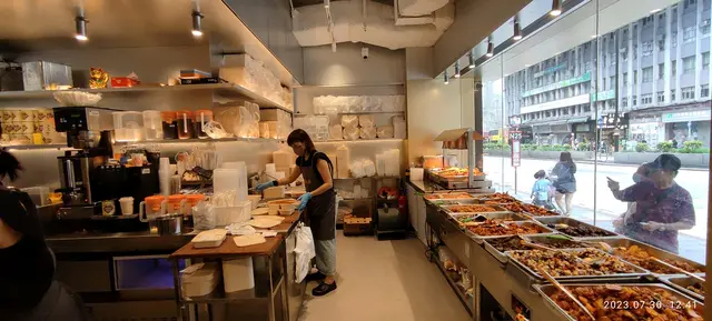 好寬敞啊！可惜蒸櫃無煙，吾夠熱