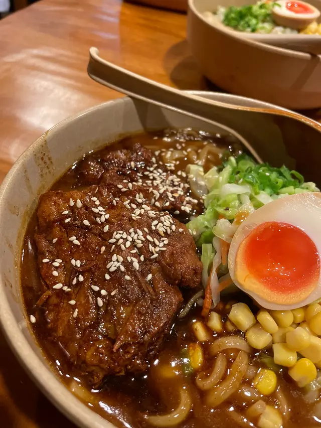 溏心蛋豬軟骨咖喱烏冬