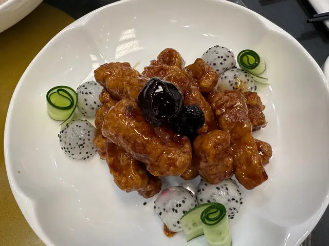 從末食過咁好食的咕嚕肉  皮簿夠脆  食落去豬的油脂香味好濃  帶有小小橡果味  呢個必食推介👍🏻