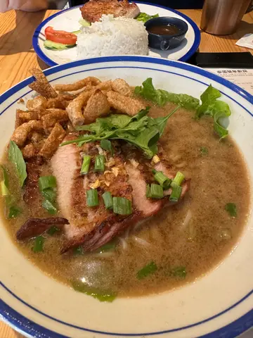 豬頸肉船麵
