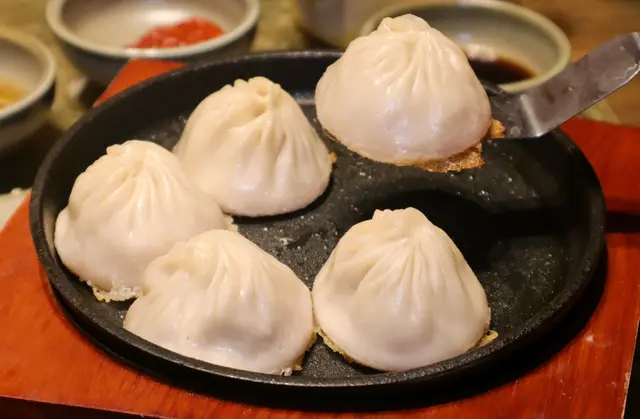 脆煎灌湯小籠包