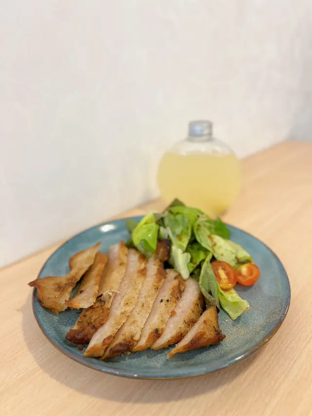 豬頸肉拼沙律