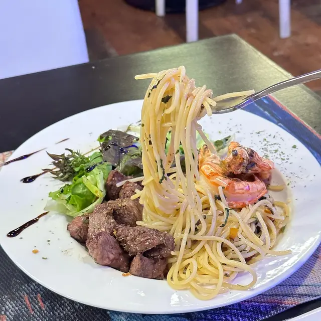 意式輕煎虎蝦紐西蘭牛柳粒蒜片意大利粉