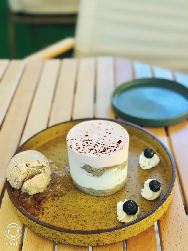 伯爵茶玫瑰瀑布蛋糕配伯爵茶雪糕