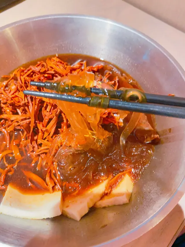 招牌牛肉麵 (牛脂+寬粉絲)