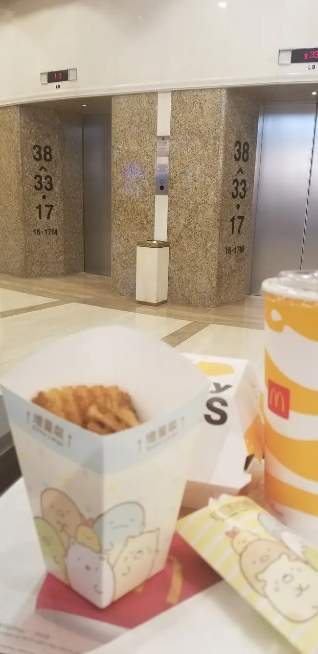 面對走廊