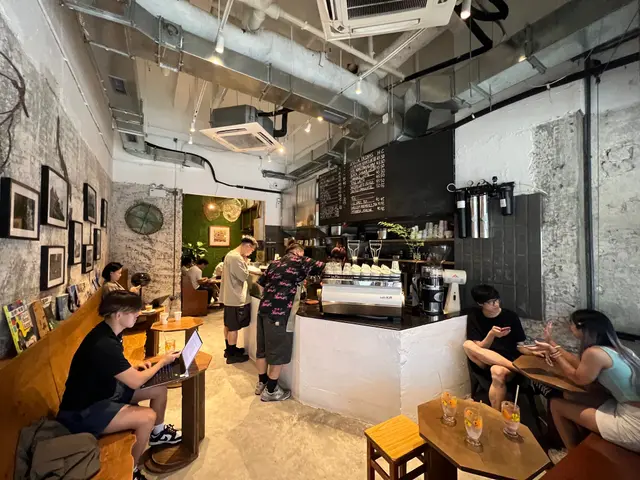 他們的小杯子 跟環境 都很用心去挑選和經營
想找個地方休息 坐坐 還算不錯😌畢竟空間/ 距離感還是有的~