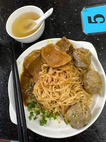 咖喱牛丸牛脷撈麵
