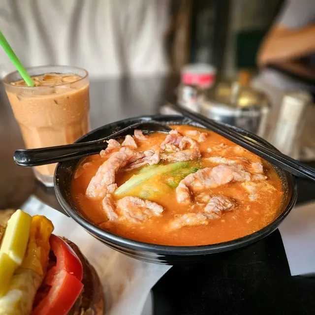 新鮮牛肉蕃茄湯出前一丁