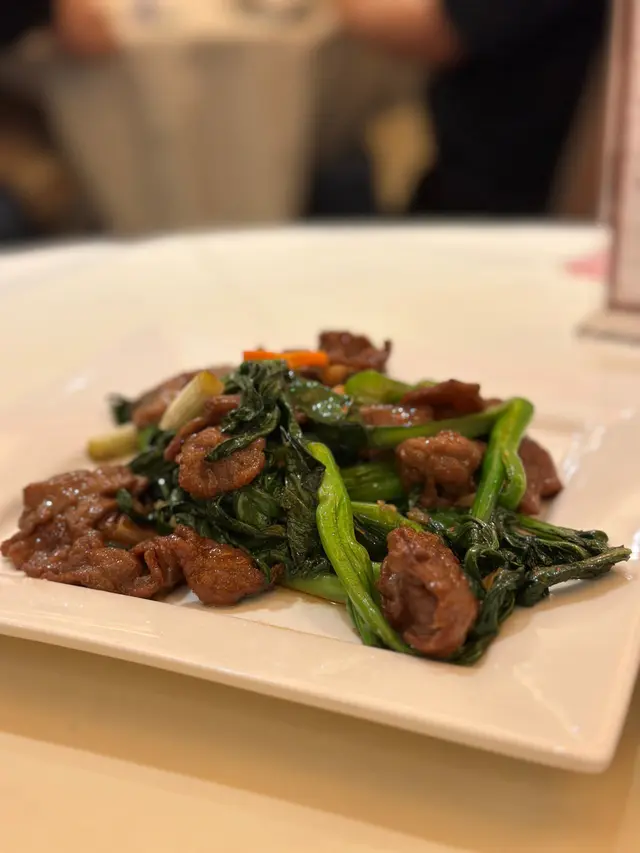 牛肉和菜芯都好乾，唔講以為食緊乾炒牛肉菜芯