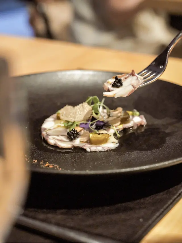 八爪魚薄片 • 烤蒜蓉醬 