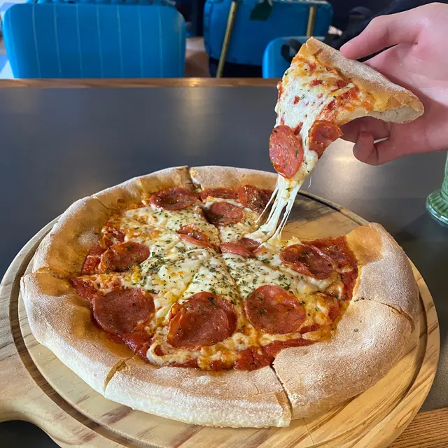 意大利辣肉腸薄餅