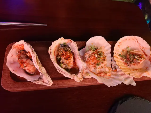 香蒜蔥花廣島蠔, 蔥燒半殼扇貝