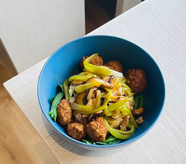青筍蔥椒丸子飯
