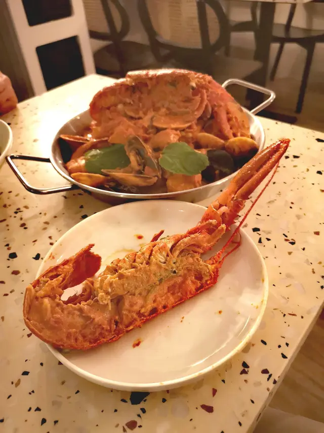 手搖秘製醬汁海鮮拼盤