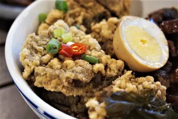 鹽酥排骨滷肉飯