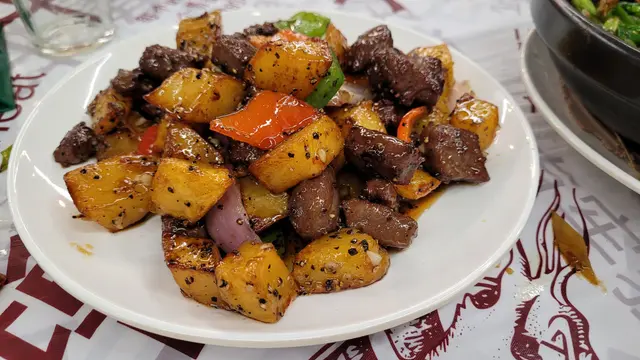 黑椒薯仔牛柳粒