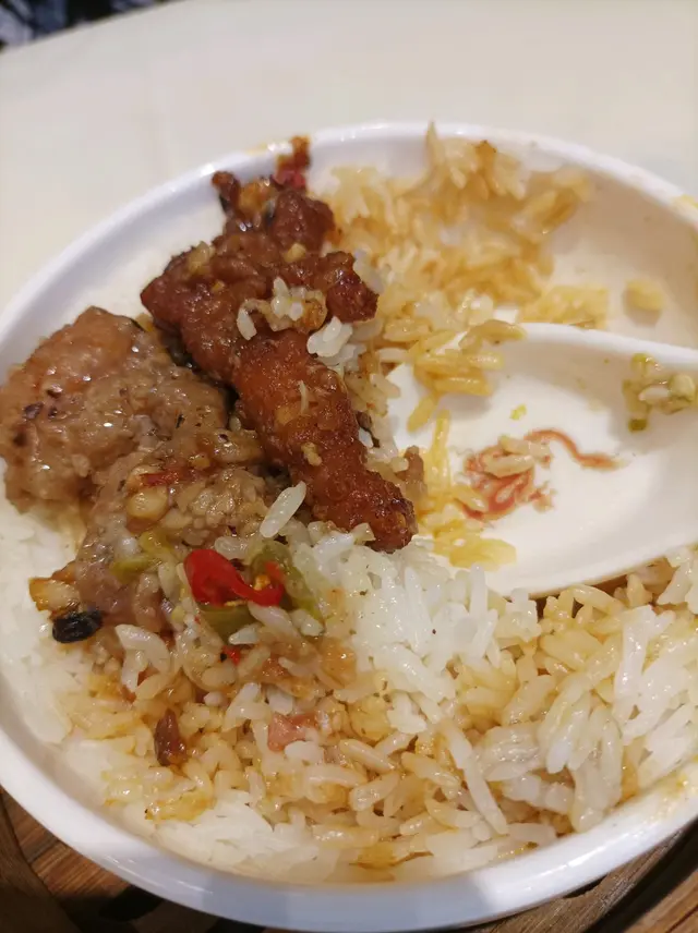 食咗幾啖既鳳爪排骨飯