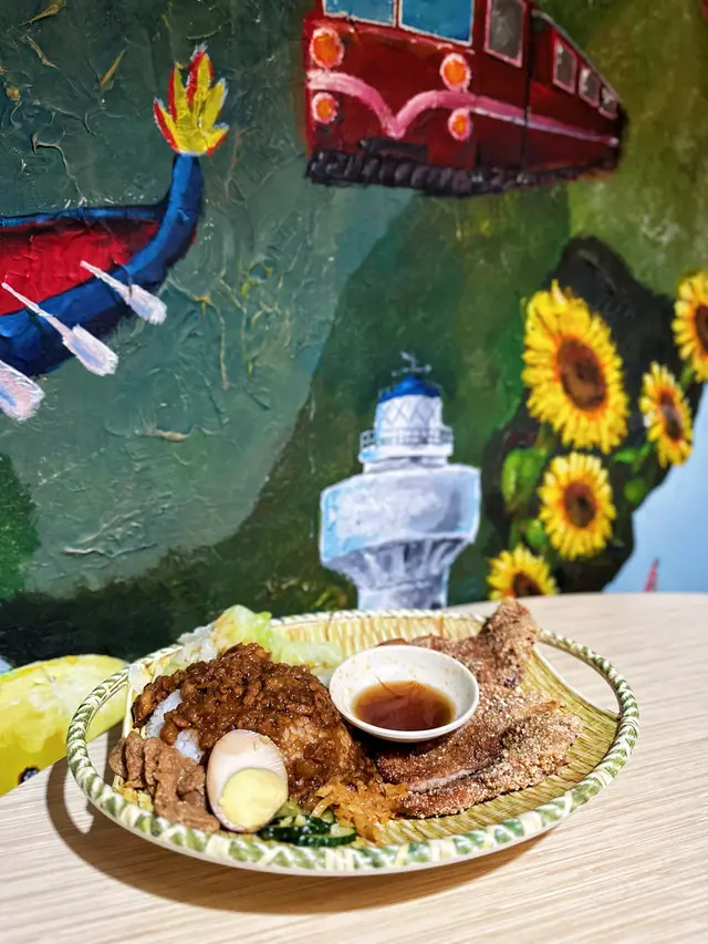 鮮梅佐豬排滷肉飯