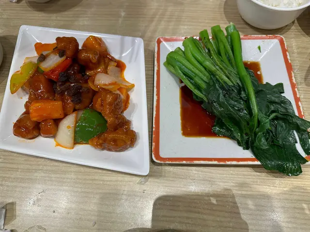 新鮮菠蘿咕嚕肉