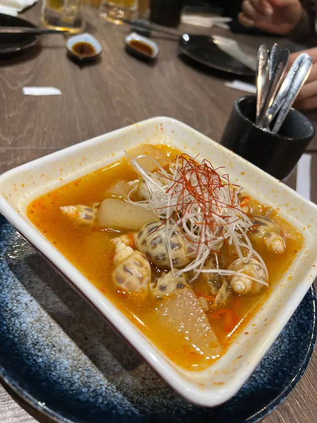 似係車仔麵辣汁煮咗個螺