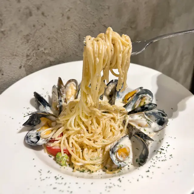 藍青口蒜香白酒忌廉汁意粉