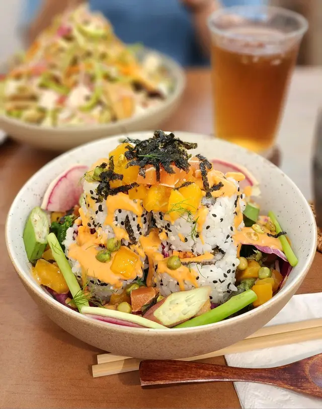 夏日三文魚芒果壽司