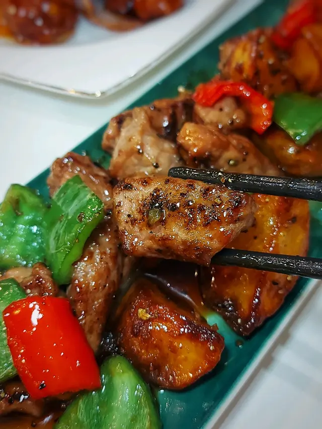 黑椒蜜糖牛柳粒