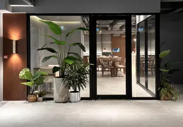 Happy Hour 買一送一