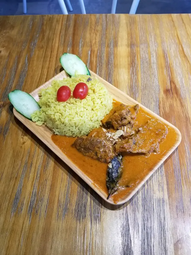 不變·招牌巴東牛肉飯 $73 金貝飯底 $10