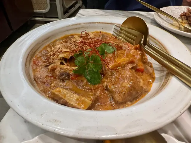 泰南紅咖哩慢煮牛肋條