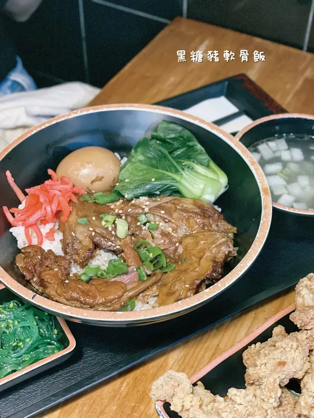 黑糖豬軟骨飯