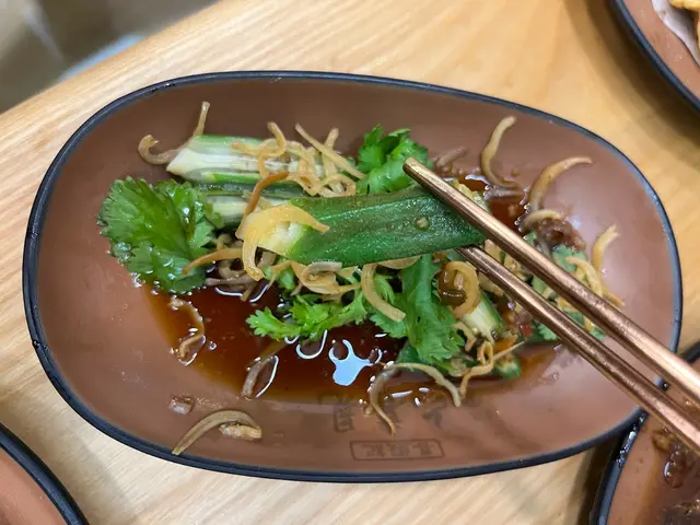 六喜甜辣銀魚秋葵