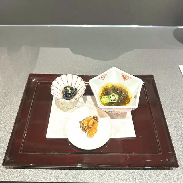 先付三品 - 核桃小女子&金箔糖漬日本黑豆&水雲醋