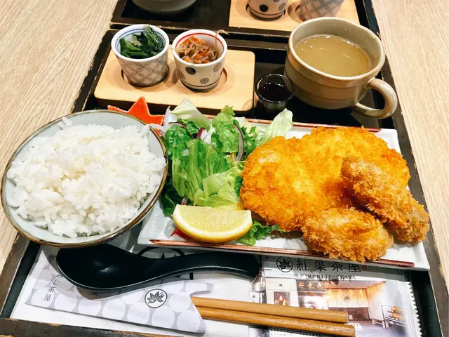 豪華吉列豬扒吉列蠔定食