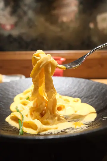 Fettucine uni carbonara