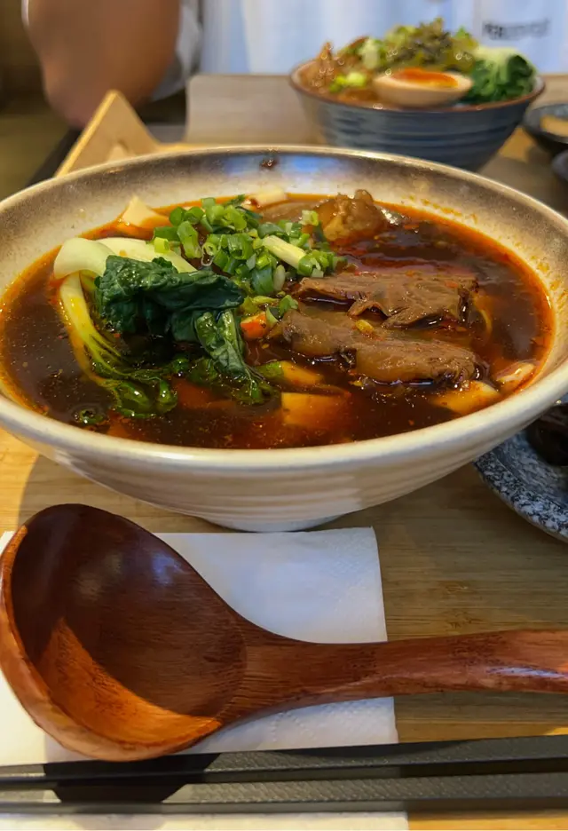 麻辣半筋半肉牛肉手工寬麵